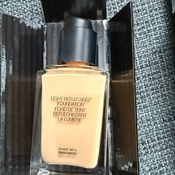 NARS Light Reflecting Foundation - Warm Tan - Picture 5 of 6
